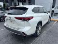 2022 Toyota Highlander Hybrid Platinum