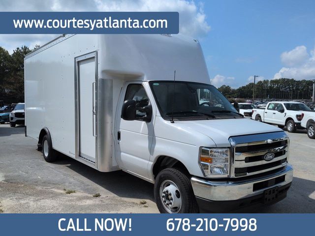 2027 Ford E-450SD Base